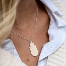 Hamsa Necklace with Names - Thumbnail Model